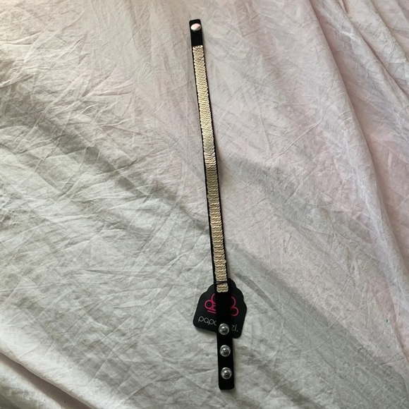 Paparazzi gold sequin bracelet - Picture 4 of 4